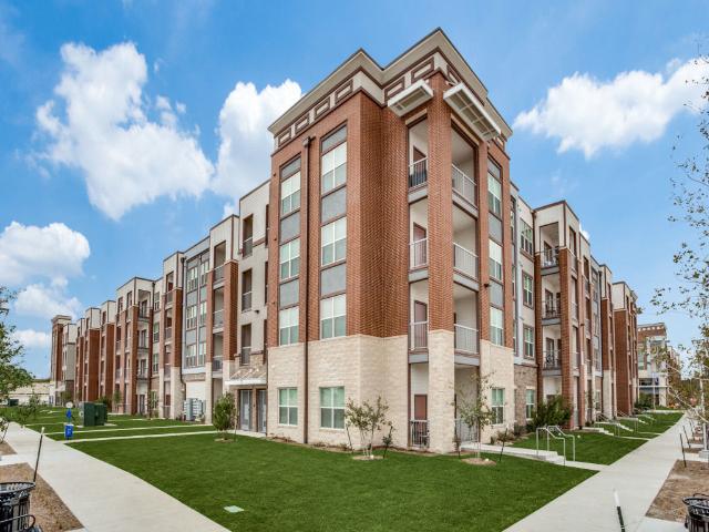 3 BR, 2 BA Apartment 7202 South Westmoreland Road Unit 1351, Dallas, TX 75237