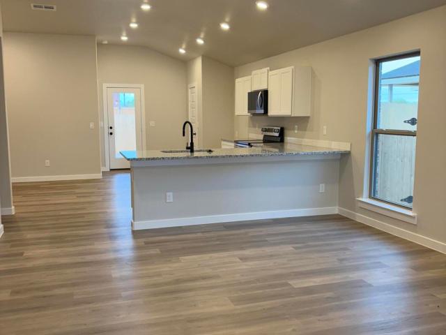 3 BR, 2 BA Apartment 7222 35th Street, Lubbock, TX 79407