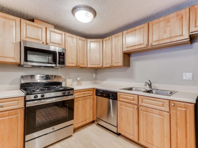 3 BR, 2 BA Apartment 7230 York Ave S Unit 40203, Minneapolis, MN 55435