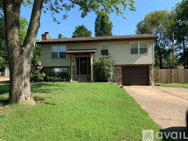 3 BR, 2 BA Apartment 7366 Oakdale Dr, Newburgh, IN 47630