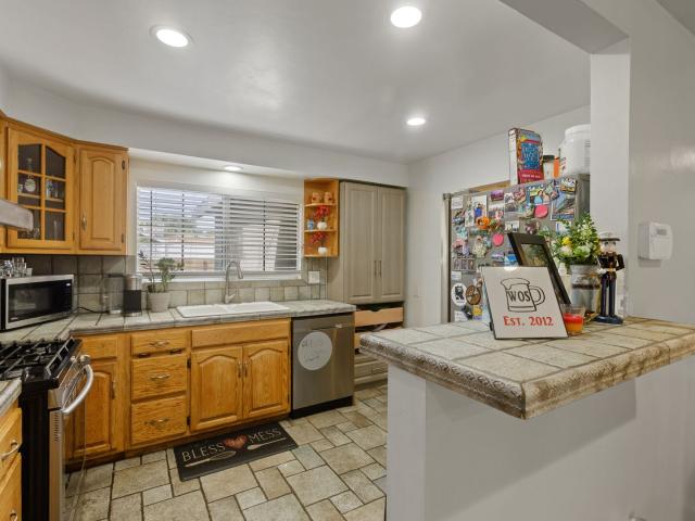 3 BR, 2 BA Apartment 8419 Wakefield Ave Panorama City, CA 91402