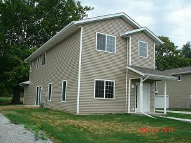3 BR, 2 BA Apartment 841 Orchard St, Iowa City, IA 52240