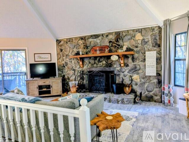 3 BR, 2 BA Apartment 842 Alpine Dr, Dillard, GA 30537