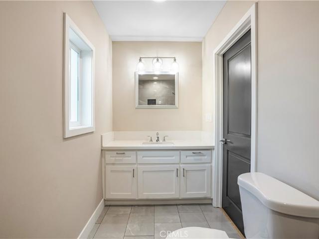 3 BR, 2 BA Apartment 8466 Quartz Avenue, Winnetka, CA 91306