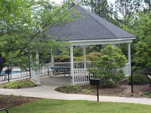 3 BR, 2 BA Apartment 850 Autumn Court Unit 707, Dalton, GA 30721