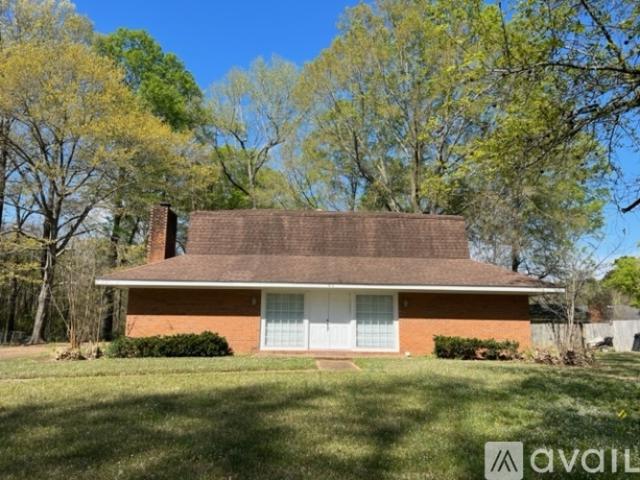 3 BR, 2 BA Apartment 86 Azalea Drive, Columbus, MS 39705