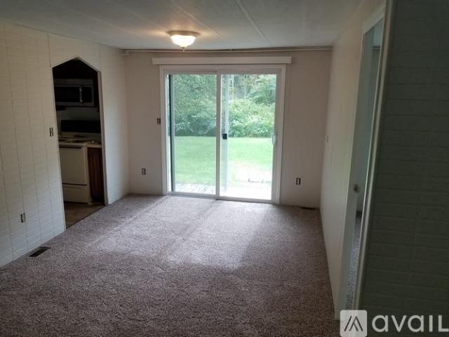 3 BR, 2 BA Apartment 875 Gypsy Glen Rd, Beaver, PA 15009