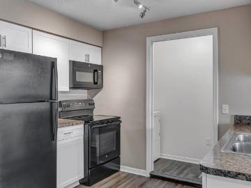 3 BR, 2 BA Apartment 8802 Brennan Circle Unit 05 204, Tampa, FL 33615