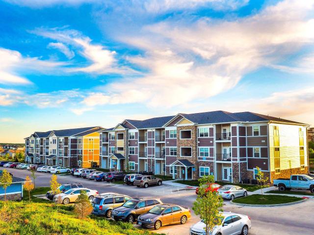 3 BR, 2 BA Apartment 8925 Cascade Avenue Unit 4308, West Des Moines, IA 50266