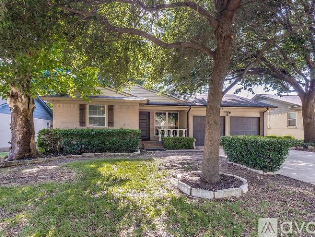 3 BR, 2 BA Apartment 8935 Boundbrook Ave, Dallas, TX 75243