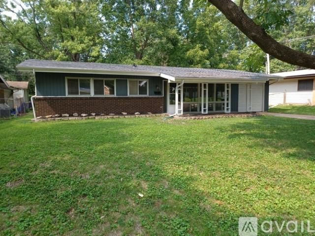 3 BR, 2 BA Apartment 895 Derhake Rd, Florissant, MO 63033
