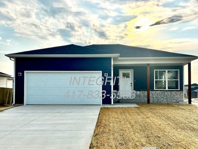 3 BR, 2 BA Apartment 896 South Spring Hill Avenue, Springfield, MO 65802