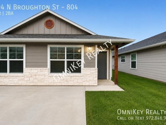 3 BR, 2 BA Apartment 804 N Broughton St, Sherman, TX 75090