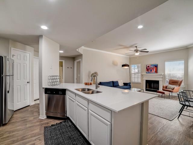 3 BR, 2 BA Apartment 8050 Oakdell Way Unit 906, San Antonio, TX 78240