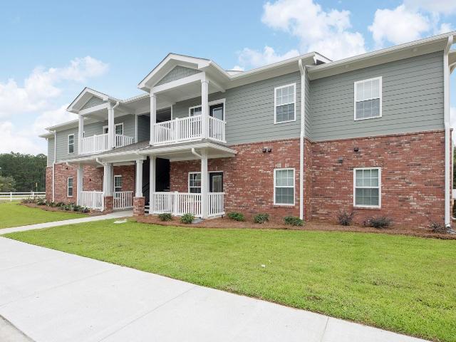 3 BR, 2 BA Apartment 808 Edgewood Dr Unit 413, Nashville, GA 31639