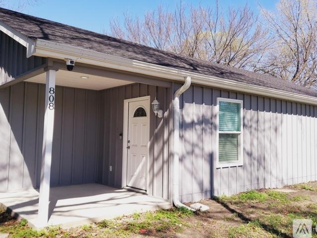 3 BR, 2 BA Apartment 808 S Bois D Arc St, Forney, TX 75126