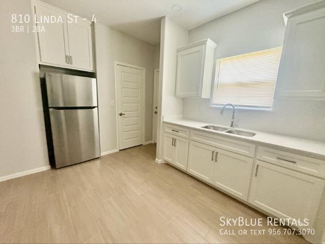 3 BR, 2 BA Apartment 810 Linda St, Alton, TX 78573