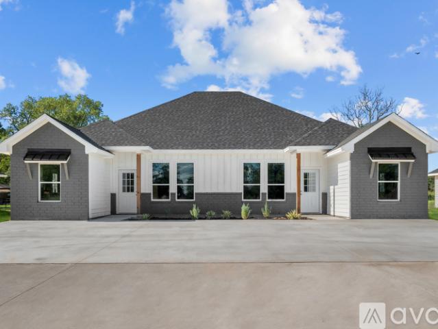 3 BR, 2 BA Apartment 811 Tolar Hwy, Unit 101, Tolar, TX 76476
