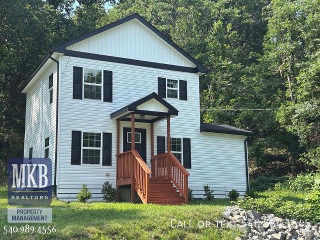 3 BR, 2 BA Apartment 811 Montvue Road, Salem, VA 24153