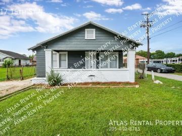 3 BR, 2 BA Apartment 817 15th St N, Bessemer, AL 35020