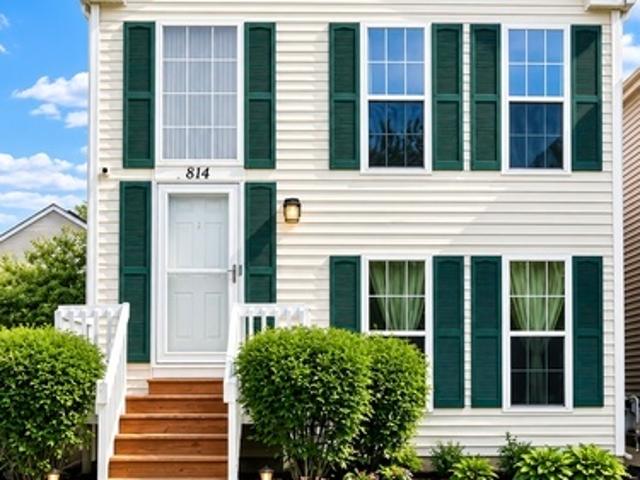 3 BR, 2 BA Apartment 814 Symphony Drive, Aurora, IL 60504