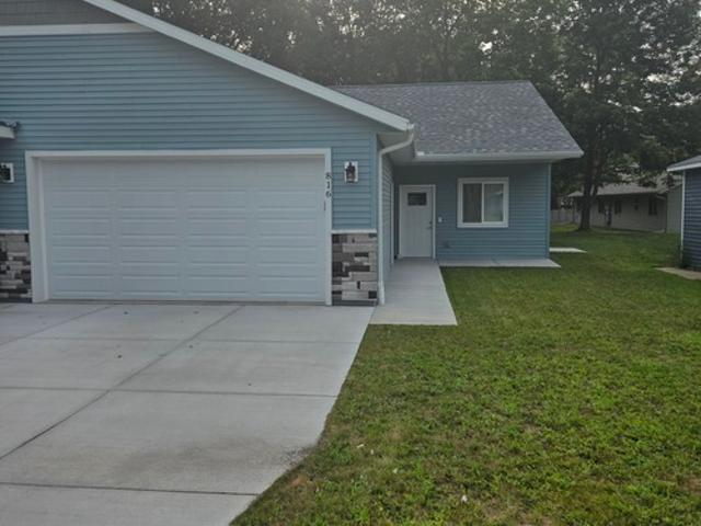 3 BR, 2 BA Apartment 816 10th St W, Altoona, WI 54720