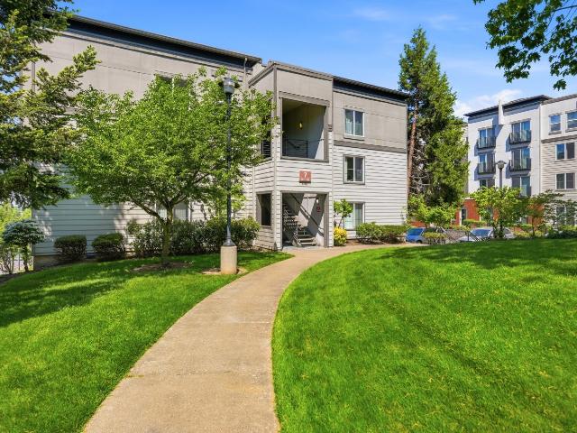 3 BR, 2 BA Apartment 8212 NW Sandy Boulevard Unit 3 404, Portland, OR 97220