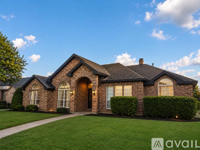 3 BR, 2 BA Apartment 824 Stain Glass Dr, DeSoto, TX 75115
