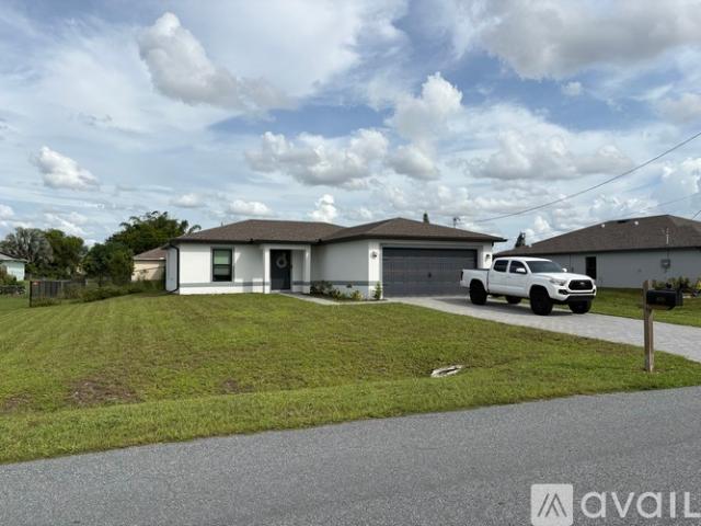 3 BR, 2 BA Apartment 825 Rue Labeau Cir, Fort Myers, FL 33913