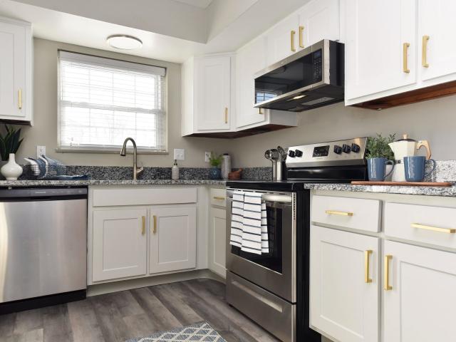 3 BR, 2 BA Apartment 832 Park Central Court Unit 07 6424B, Indianapolis, IN 46260