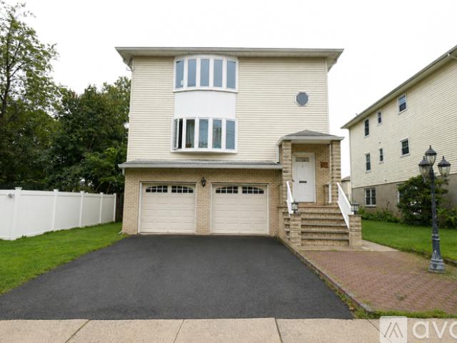3 BR, 2 BA Apartment 839 Walnut St, Unit 2, Roselle, NJ 07203