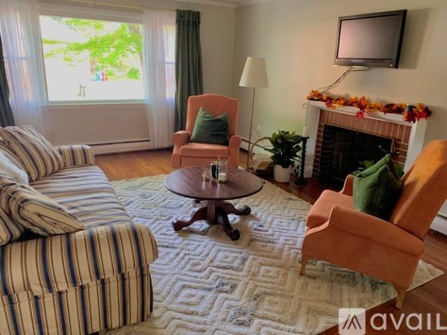3 BR, 2 BA Apartment 83 Hilldale Road, Unit Bdrm3, West Hartford, CT 06117