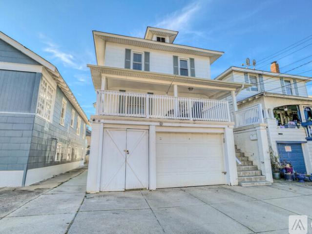 3 BR, 2 BA Apartment 8 N Nashville Ave, Unit 2, Ventnor City, NJ 08406