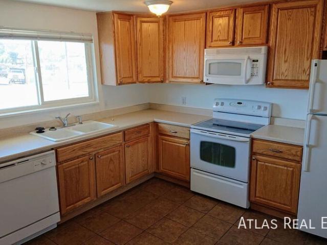 3 BR, 2 BA Apartment 950 Bishop Court, Castle Rock, CO 80104