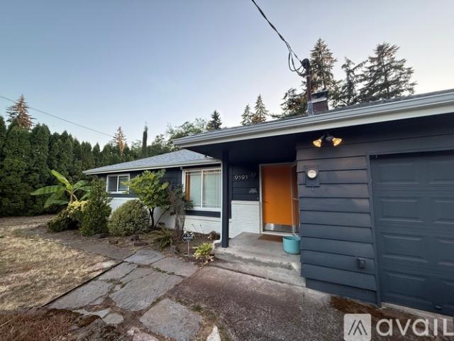 3 BR, 2 BA Apartment 9595 Southeast Linwood Avenue, Milwaukie, OR 97222