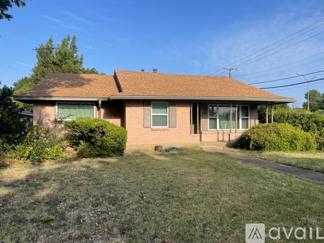 3 BR, 2 BA Apartment 9655 Lanward Drive, Dallas, TX 75238
