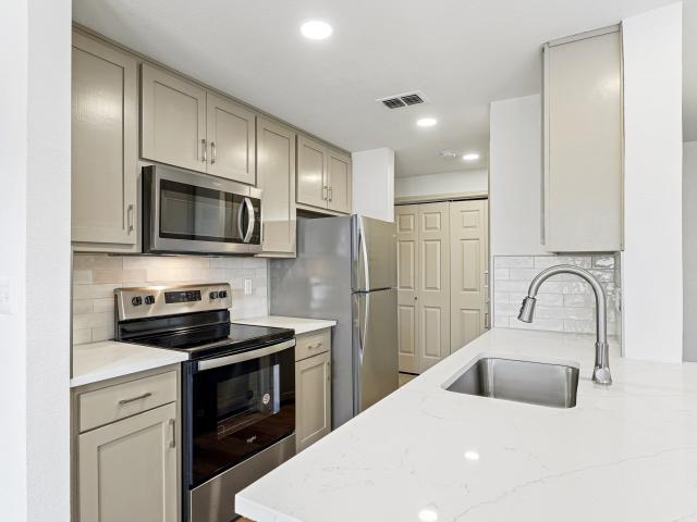 3 BR, 2 BA Apartment 9685 Boat Club Road Unit 09108, Fort Worth, TX 76179