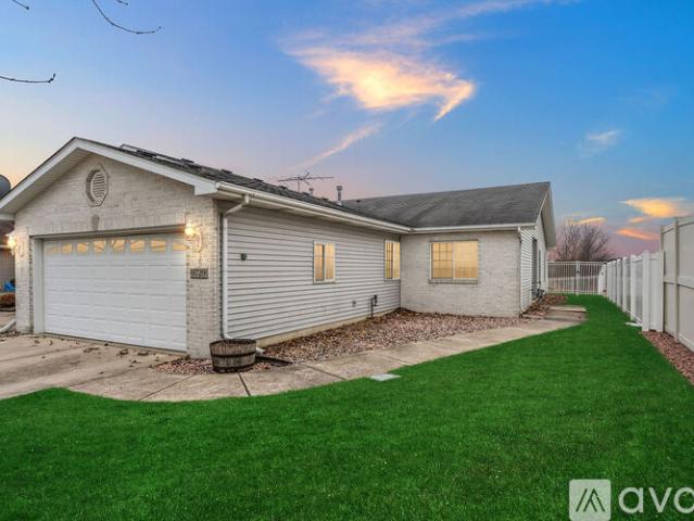 3 BR, 2 BA Apartment 9729 134th Pl, Cedar Lake, IN 46303
