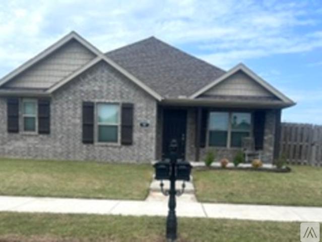 3 BR, 2 BA Apartment 97 North Hinsdale Avenue, Fayetteville, AR 72704
