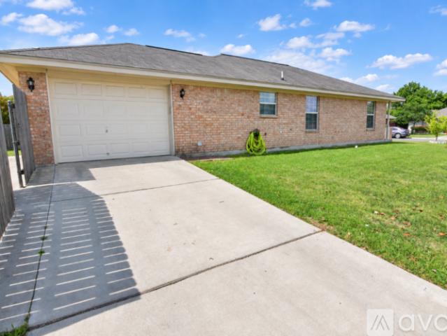 3 BR, 2 BA Apartment 900 Concho St, Belton, TX 76513