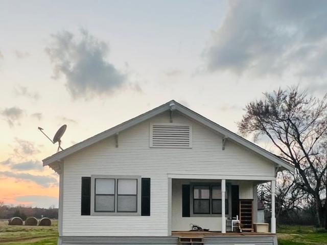 3 BR, 2 BA Apartment 900 NE Access Rd, Mount Vernon, TX 75457