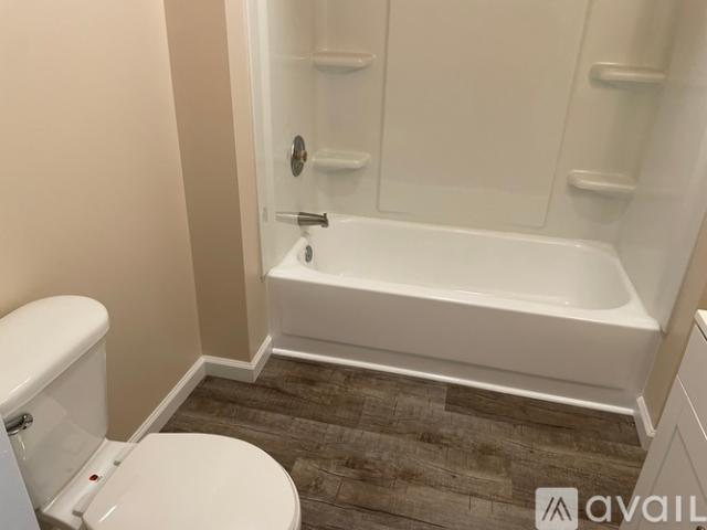 3 BR, 2 BA Apartment 902 E Barnard St, Glennville, GA 30427