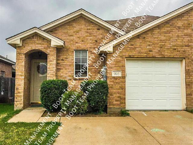 3 BR, 2 BA Apartment 905 Walnut St, Burleson, TX 76028