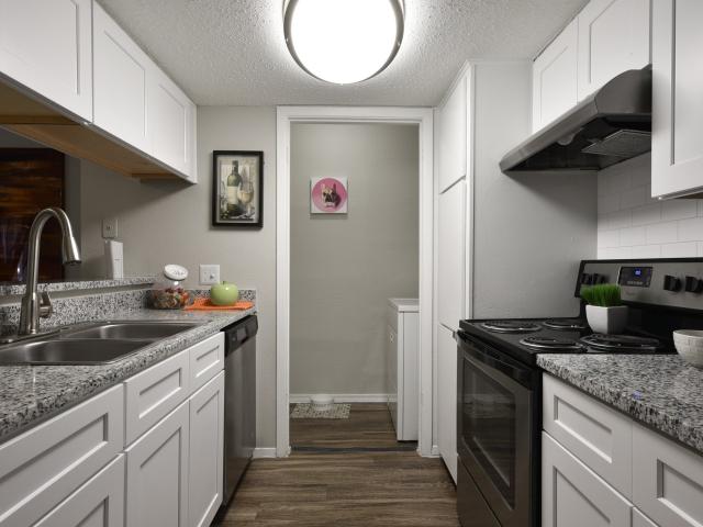 3 BR, 2 BA Apartment 9109 Dartbrook Dr Unit 5602, San Antonio, TX 78240