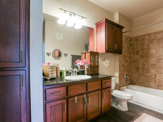 3 BR, 2 BA Apartment 910 West 25th Street, Austin, TX 78705