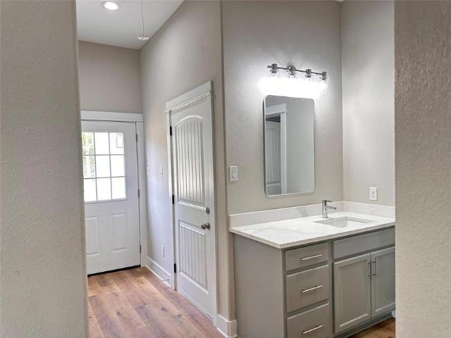 3 BR, 2 BA Apartment 911 Nata Lane, Dallas, TX 75253