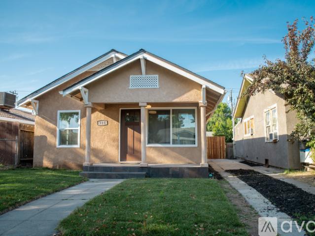 3 BR, 2 BA Apartment 921 W 19th St, Merced, CA 95340