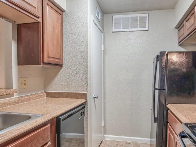 3 BR, 2 BA Apartment 9220 Clarewood Dr Unit 2124, Houston, TX 77036