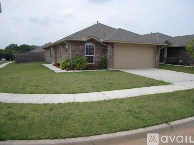3 BR, 2 BA Apartment 925 Switzerland Ave, Yukon, OK 73099