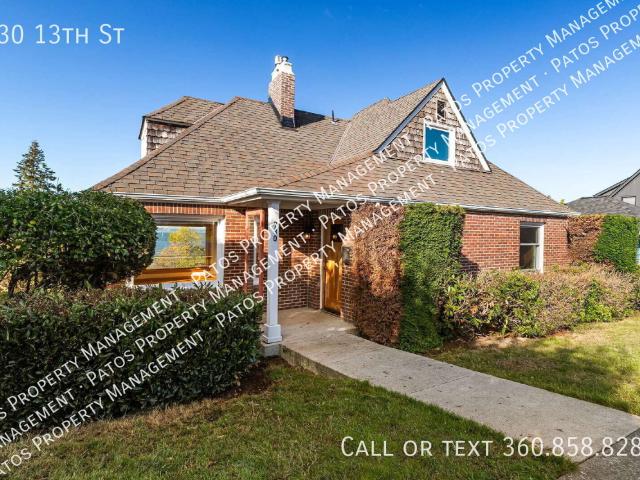 3 BR, 2 BA Apartment 930 13th St, Bellingham, WA 98225
